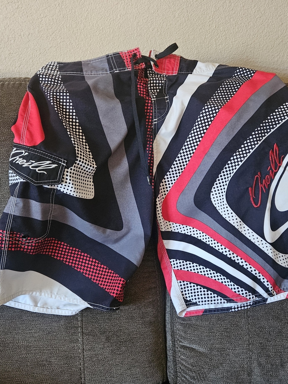 O'Neill Men’s Red, Black & Gray Graphic Board Shorts
